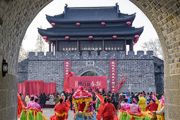 “城门挂春联 新年开门红”揭联仪式在琅琊举行